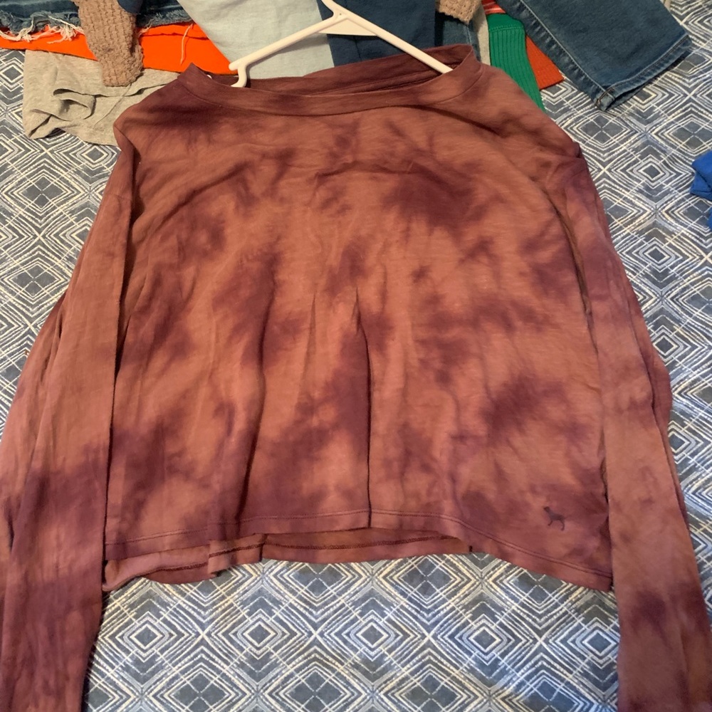 Long sleeve crop top (purple in person)